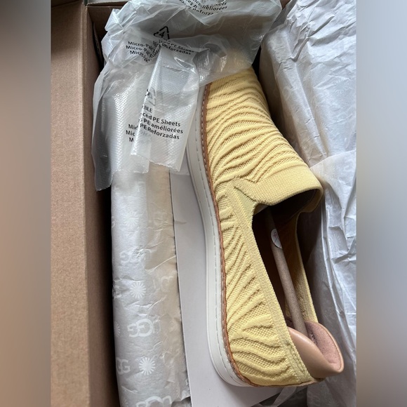 Ugg Sammy wavy sneakers size 10 - Picture 4 of 4